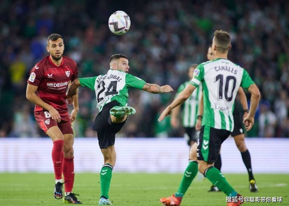 金年会官网登录-赛前里昂复出首秀——欧联节点到来，引发热议，阵容厚度经受考验